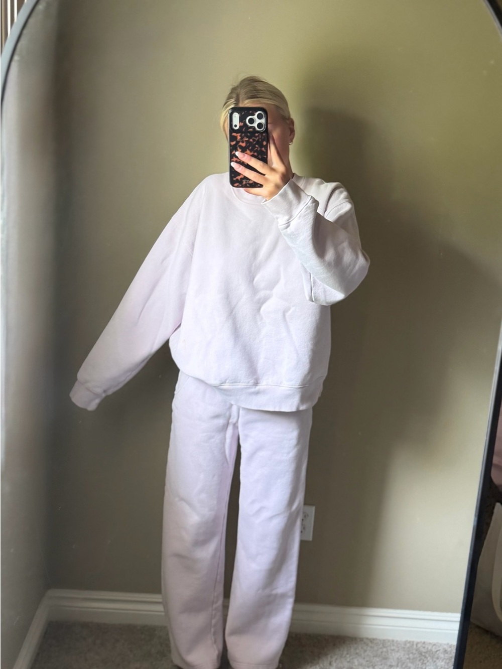 Cozy Oversized Aritzia crewneck Sweatshirt and Sweatpants Set — Light Lavender